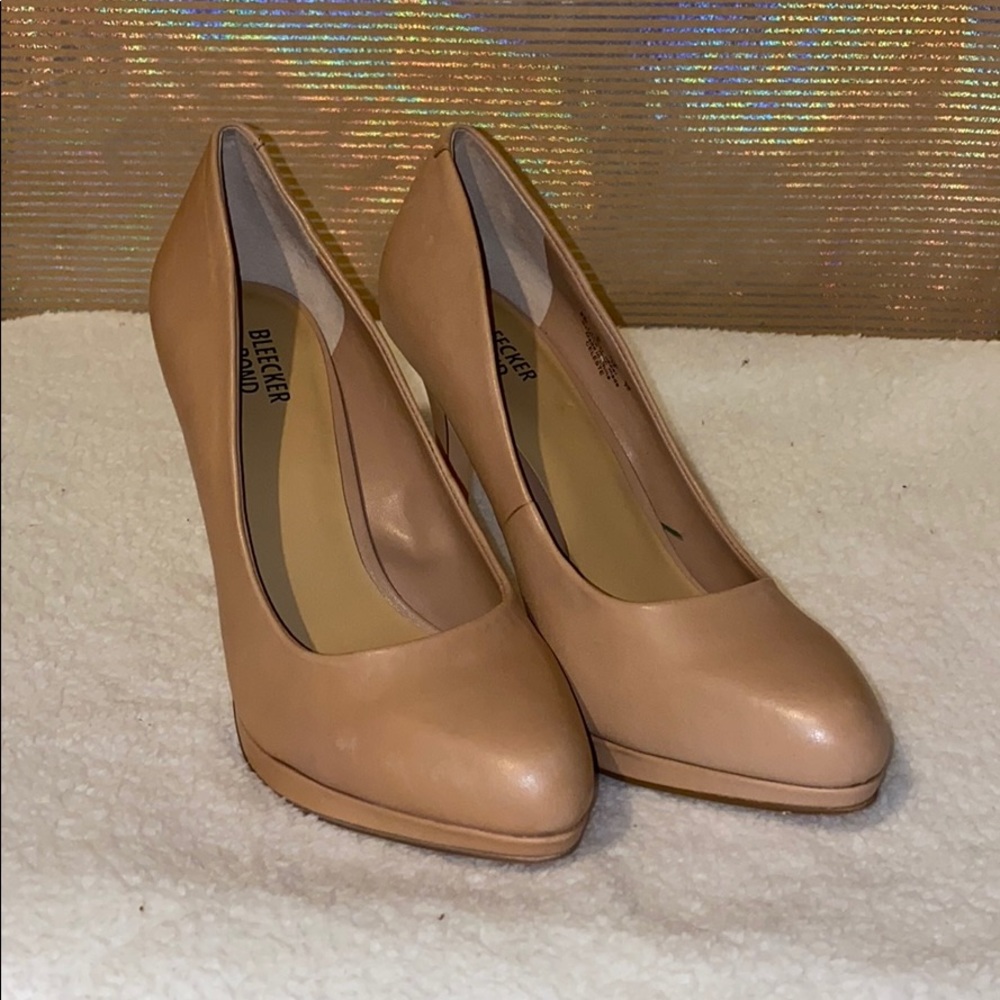 Bleecker & Bond beige heels 👠 size 8